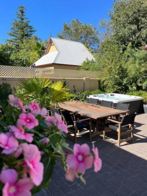 Porters Cottage Oasis, Albury